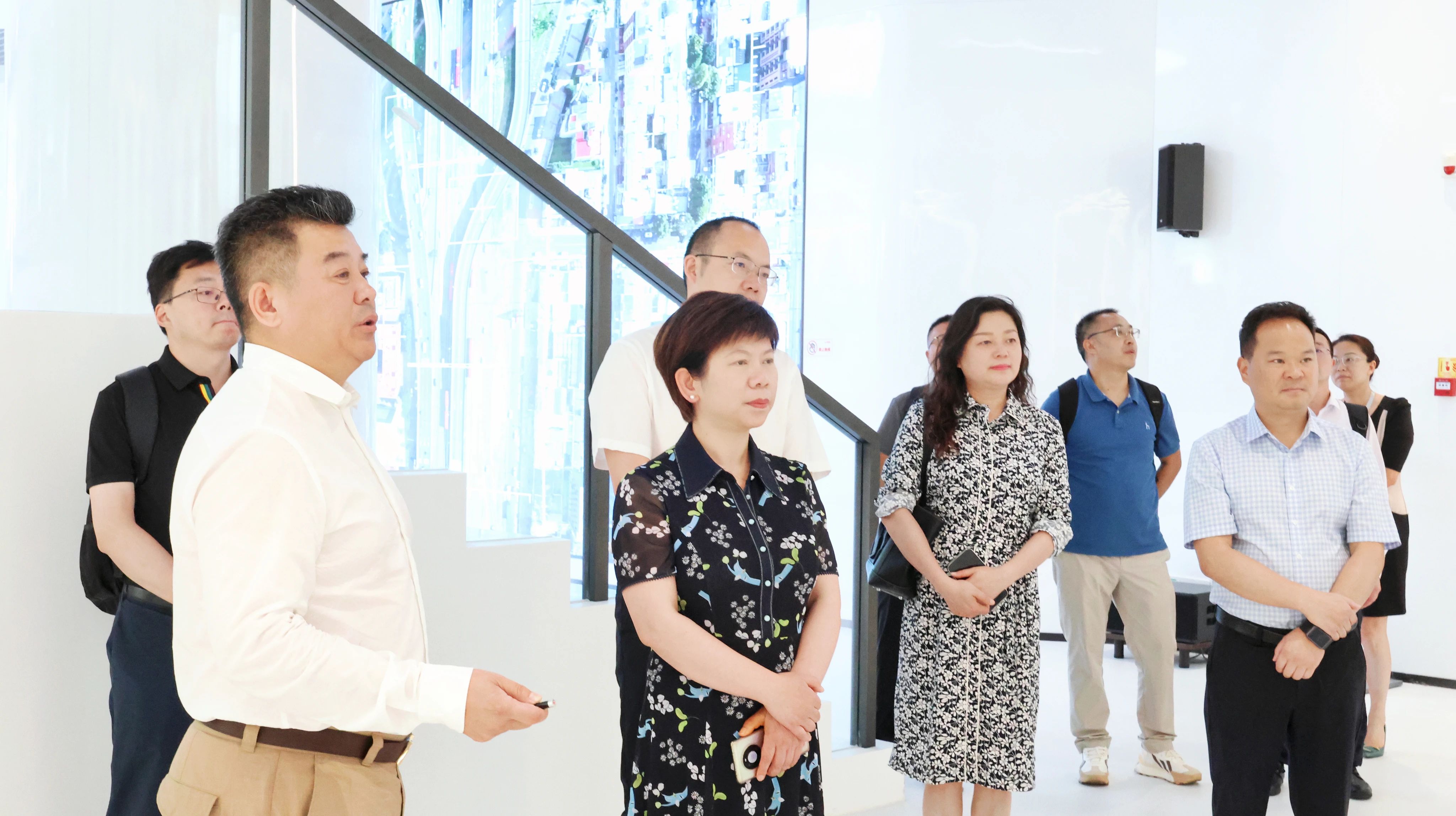 今年会jinnianhui金字招牌与成都市郫都区达成战略合作 推动成都影视城建设