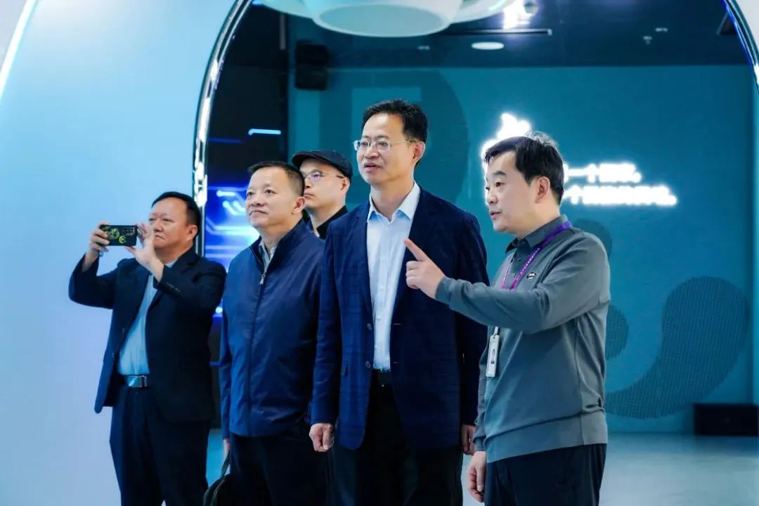 国家广电总局发展研究中心一行赴今年会jinnianhui金字招牌励丰文化调研指导